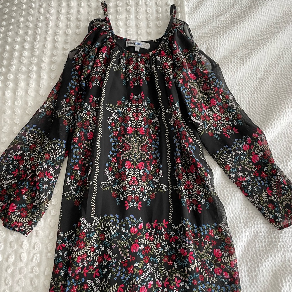 Floral shoulder slit dress